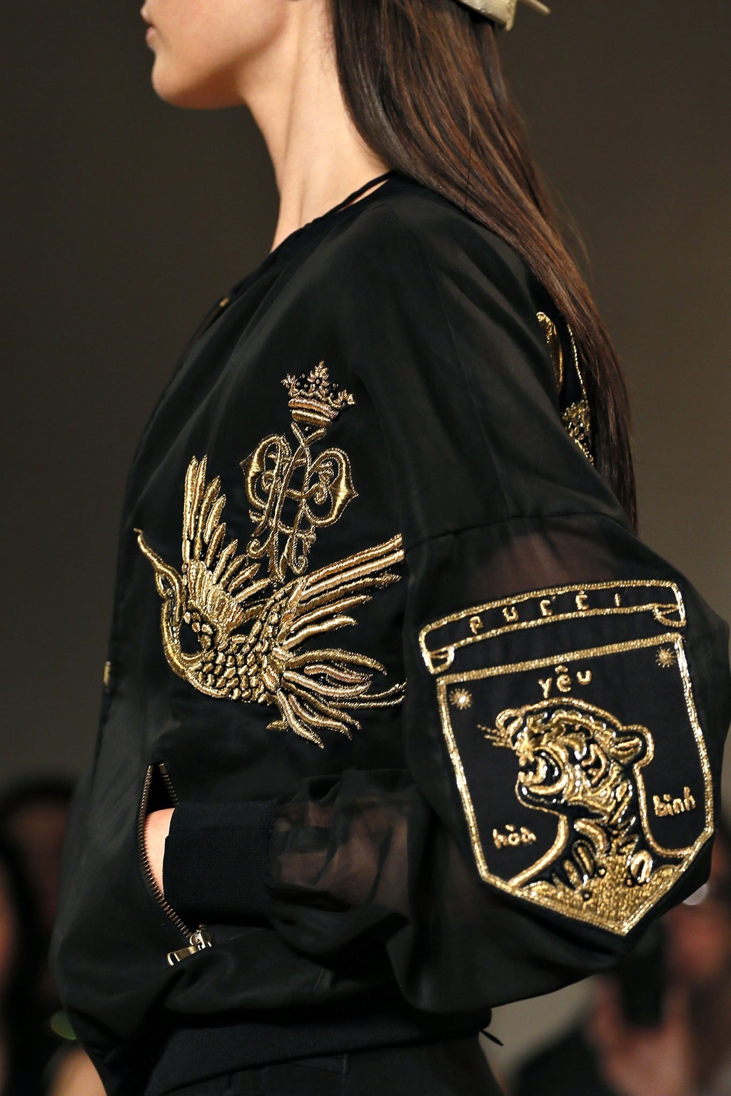 Sao nu quoc te mac ao dai anh 4