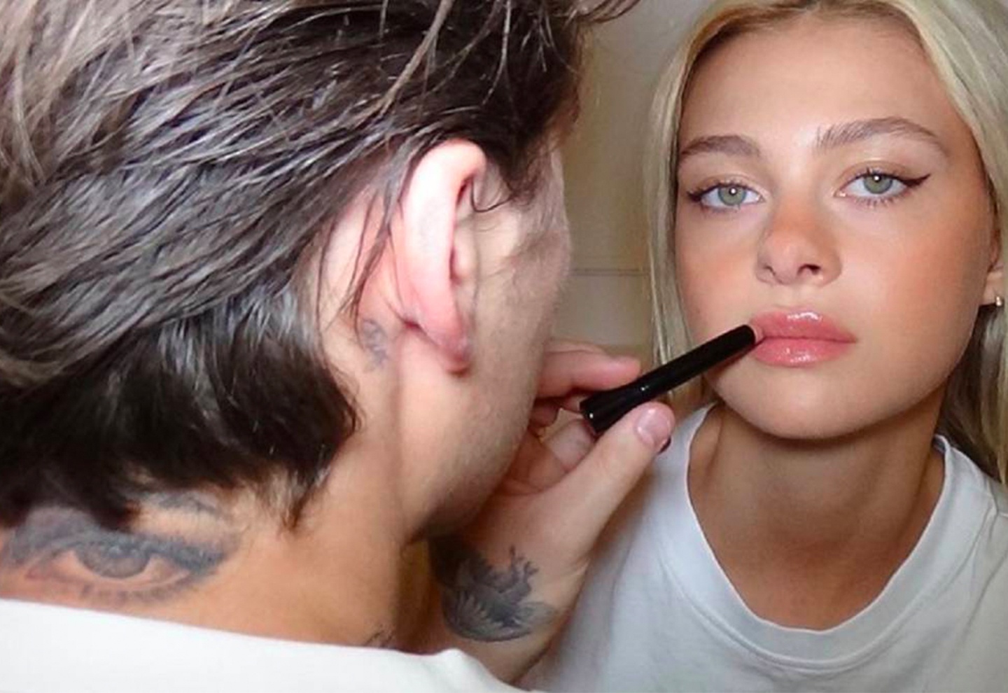 Brooklyn Beckham xam doi mat cua vo sap cuoi sau gay hinh anh