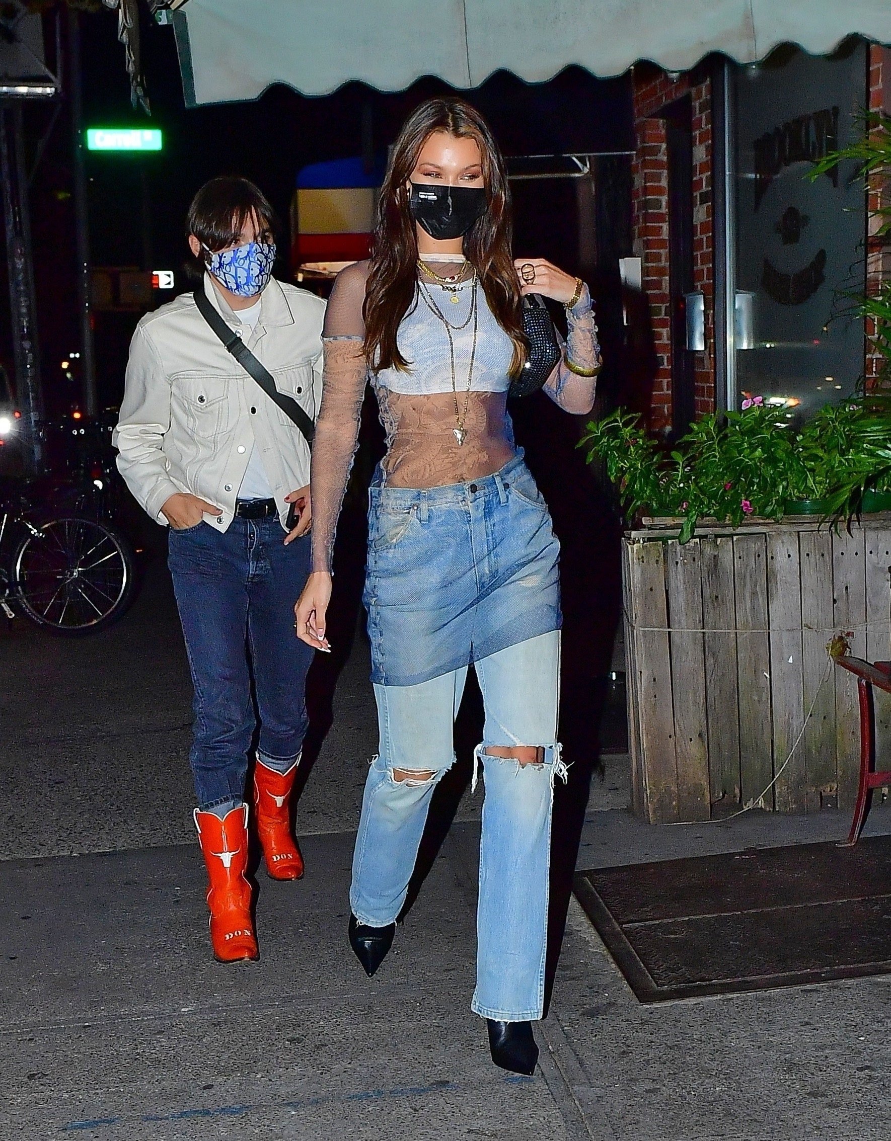 Bella Hadid mac ao xuyen thau anh 1