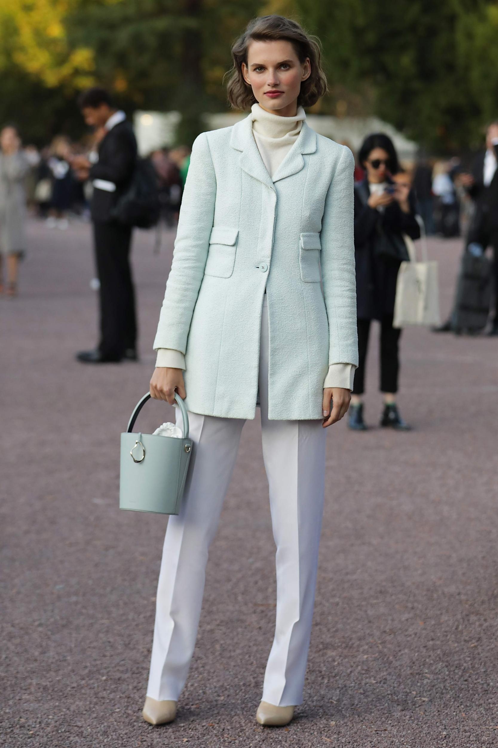 Phoi mau trang phuc cung iPhone anh 5