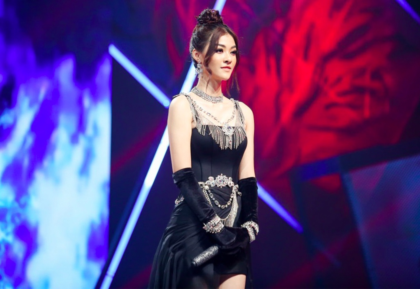 A hau Kieu Loan: 'Nhieu nguoi noi toi dung mac vay o King of Rap' hinh anh