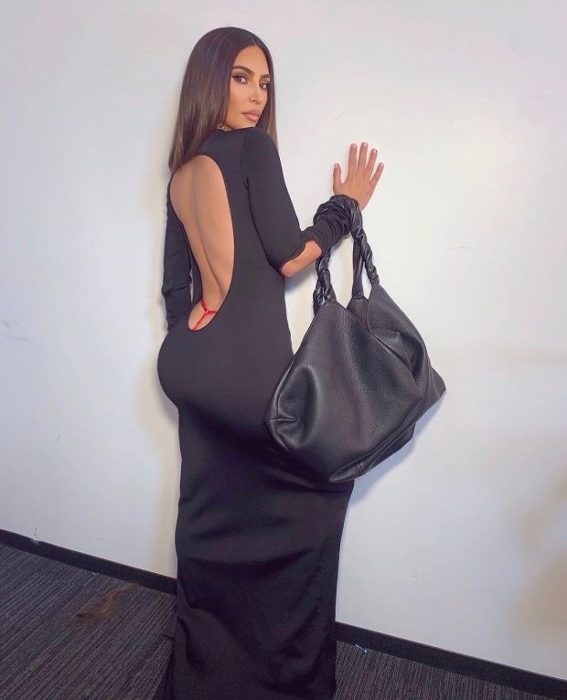 Kim Kardashian mặc đồ lộ nội y ảnh 2 Kim Kardashian mac do lo noi y anh 2