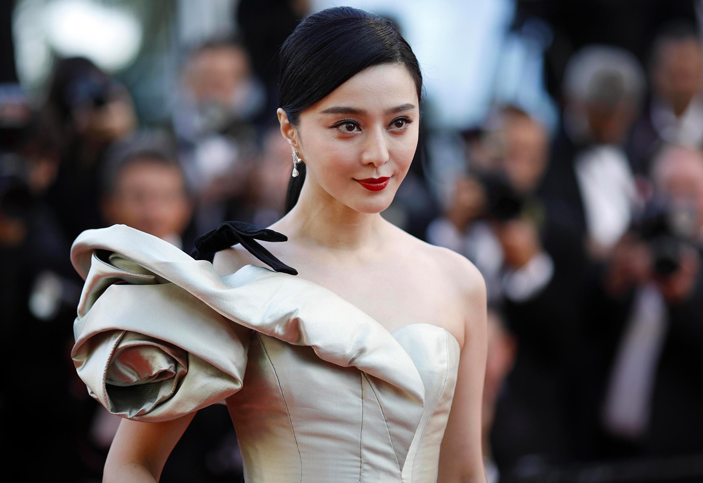 Sao quoc te bi cat hop dong quang cao vi vuong scandal hinh anh