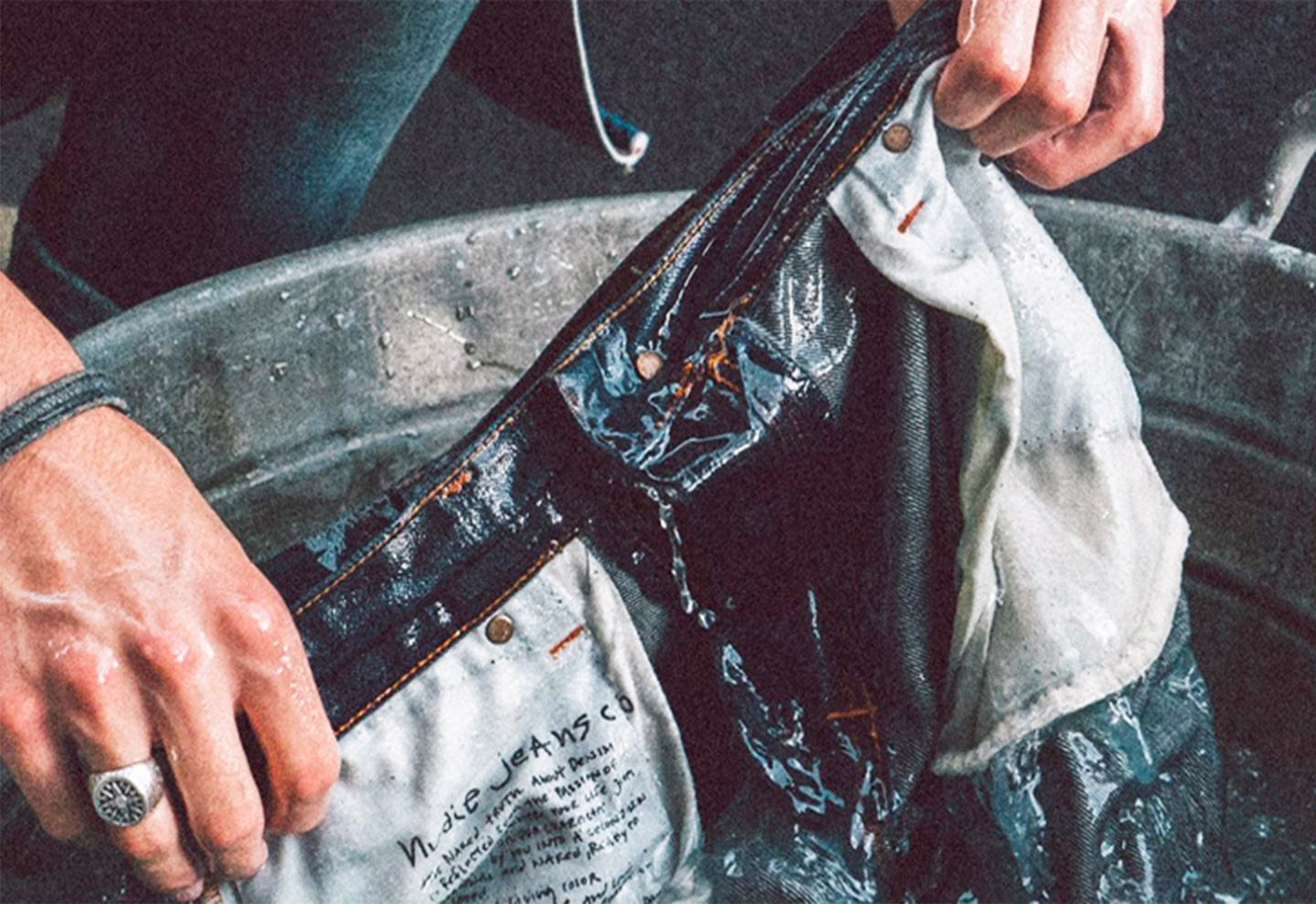 Victoria Beckham va CEO hang Levi's khong giat quan jeans hinh anh