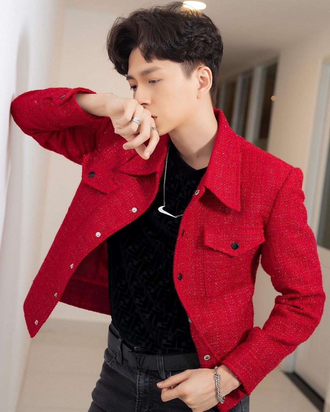 Ngo Kien Huy mac do noi anh 1