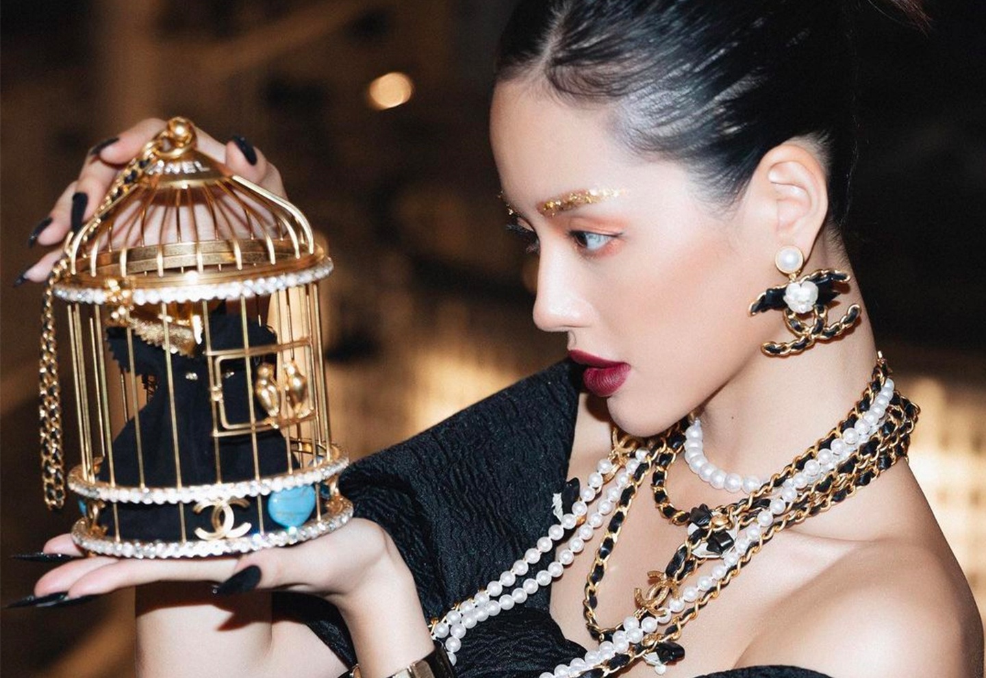 Tui Chanel long chim khien Khanh Linh va dan sao tim mua hinh anh