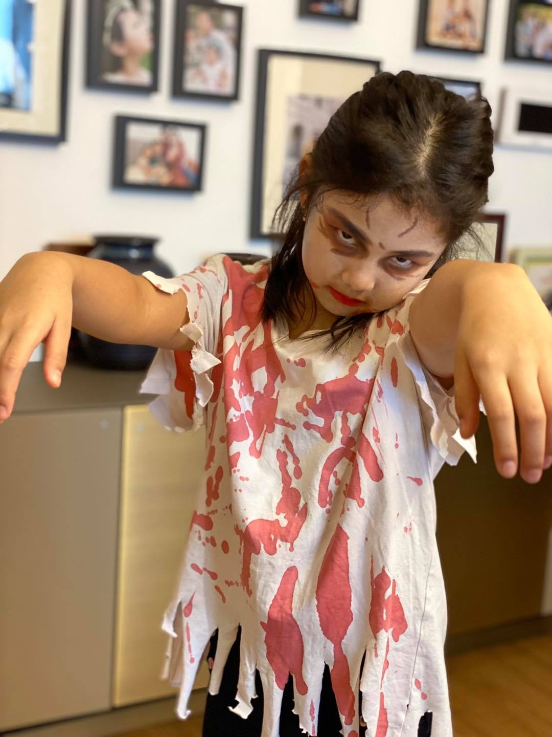 Con trai Phạm Hương hóa trang Halloween ảnh 3 Con trai Pham Huong hoa trang Halloween anh 3