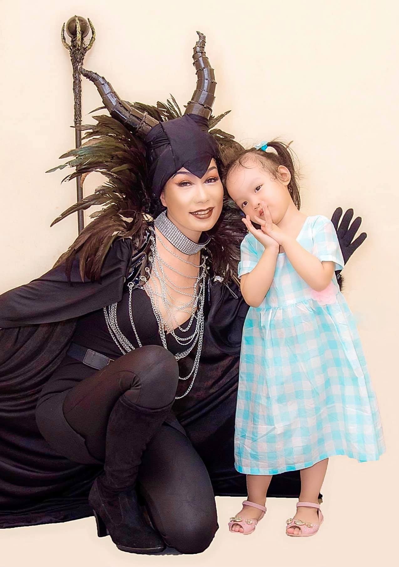 Con trai Phạm Hương hóa trang Halloween ảnh 5 Con trai Pham Huong hoa trang Halloween anh 5