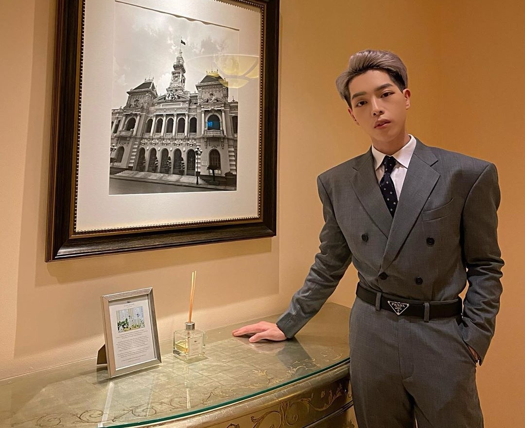 Erik mac ao luoi anh 7