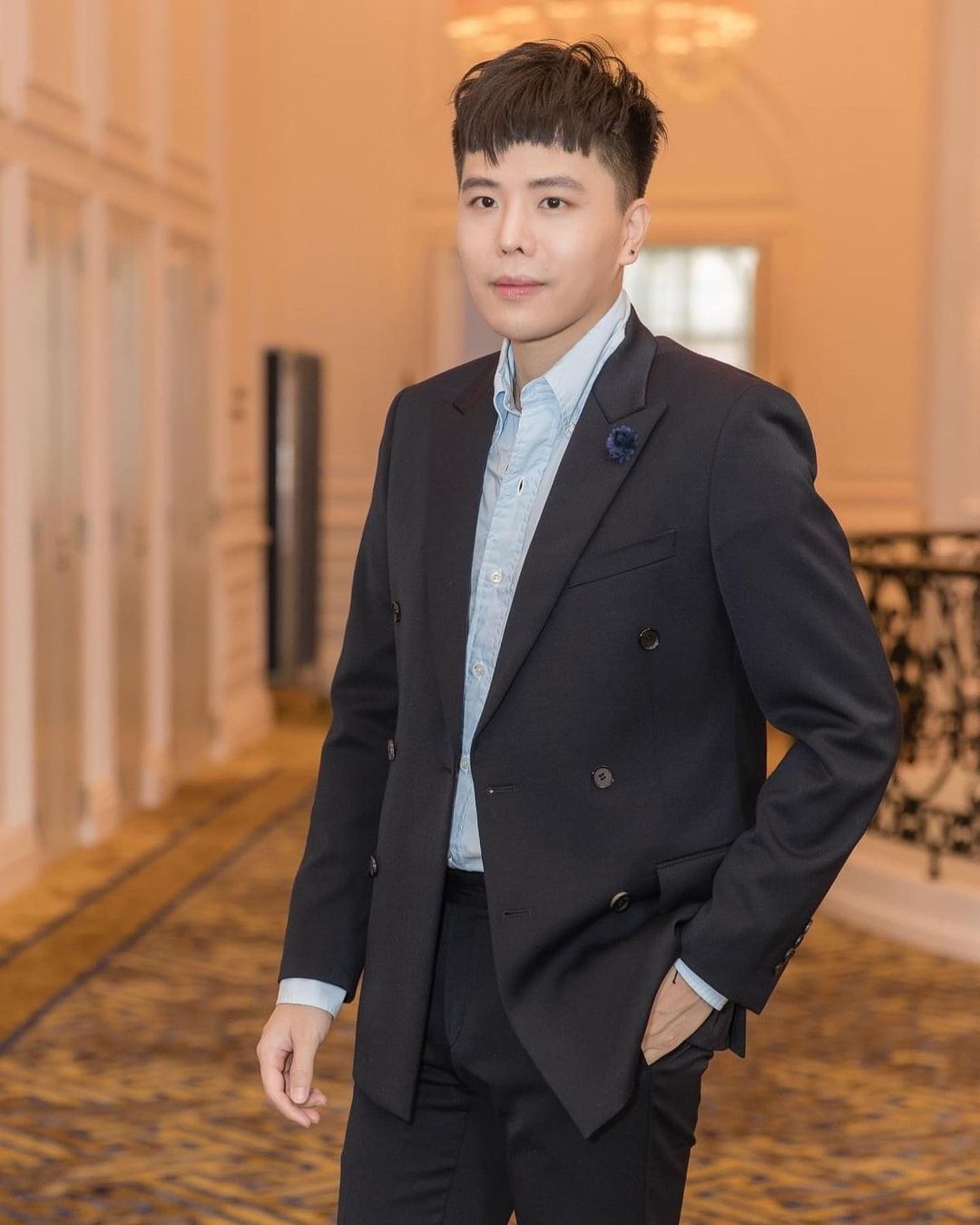 Erik mac ao luoi anh 6