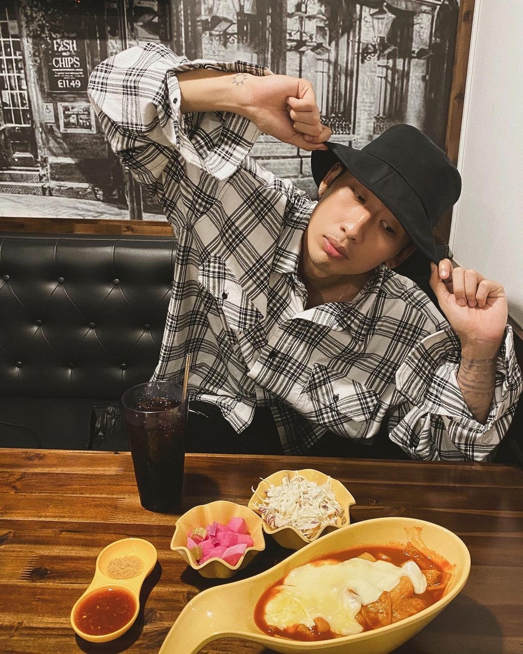 Erik mac ao luoi anh 9