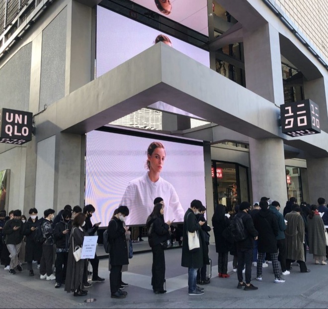 Giới trẻ xếp hàng ảnh 1 Gioi tre xep hang anh 1