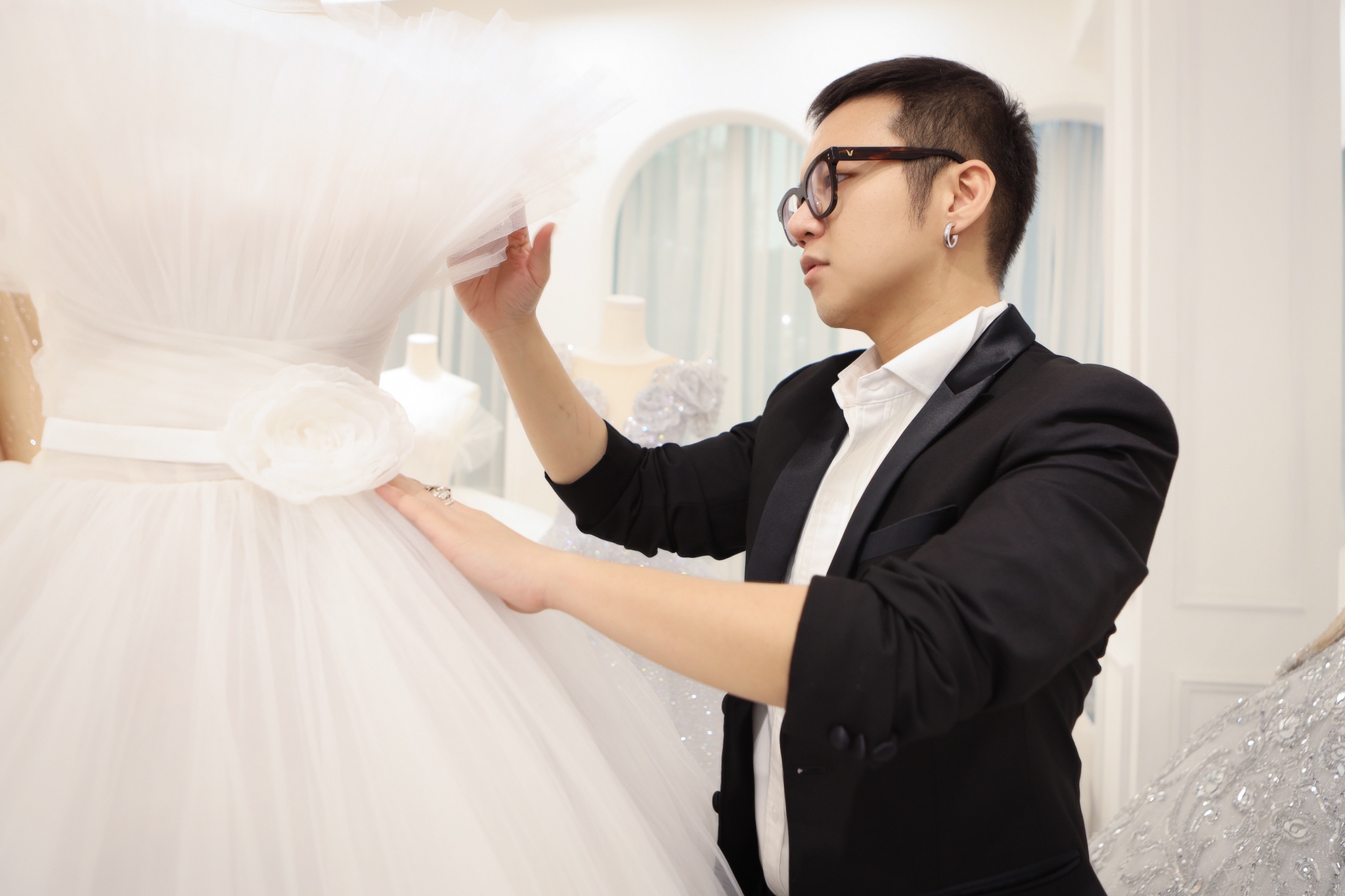 vay cuoi Chung Thanh Phong anh 2