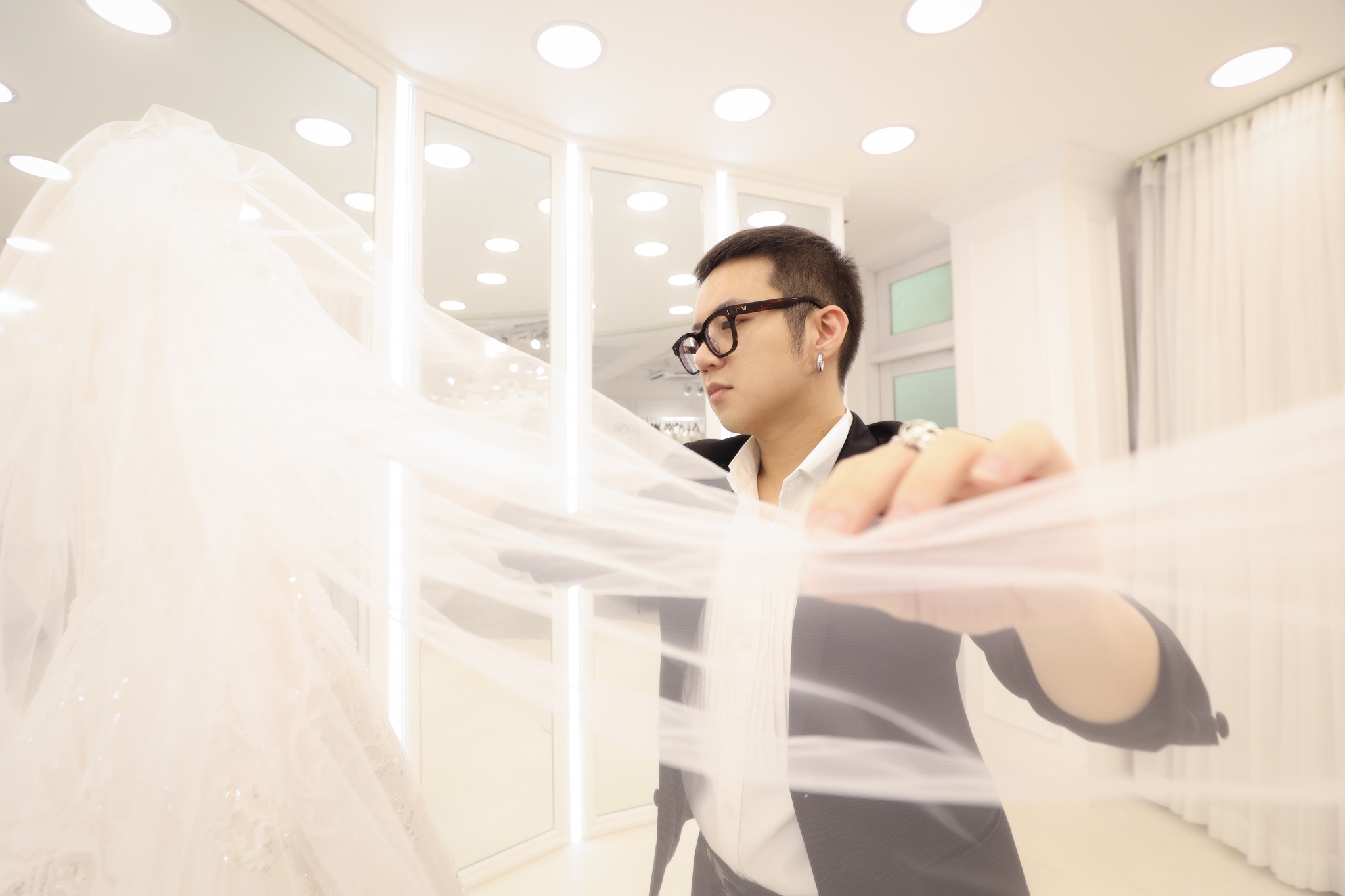 vay cuoi Chung Thanh Phong anh 3