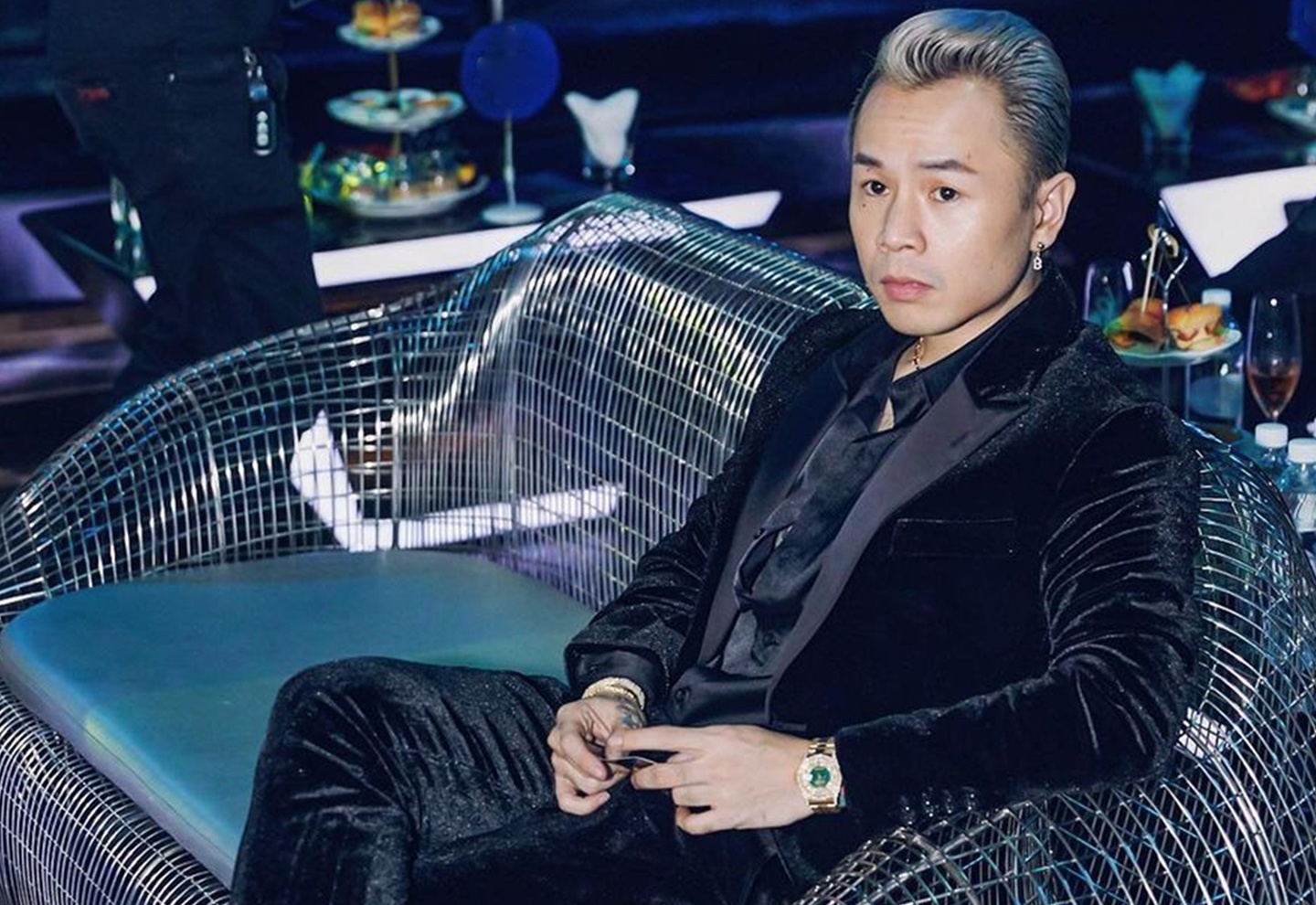 Binz, Tran Thanh chuong mac suit lich lam hinh anh