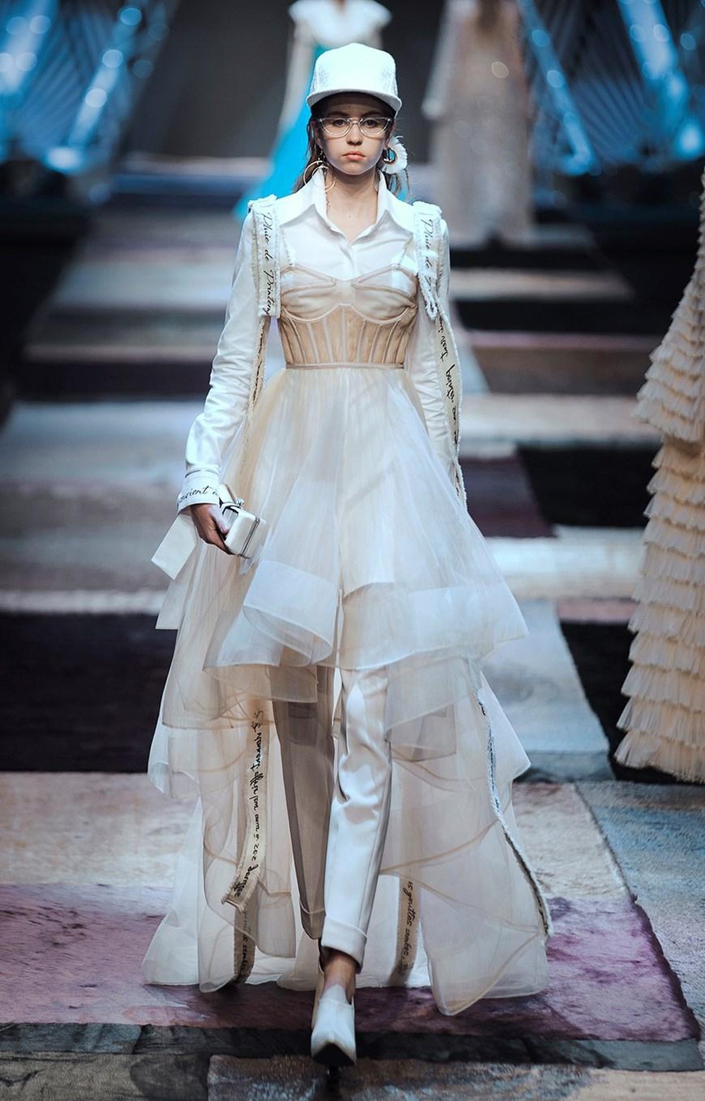 Cong Tri mo man AVIFW 2020 anh 23