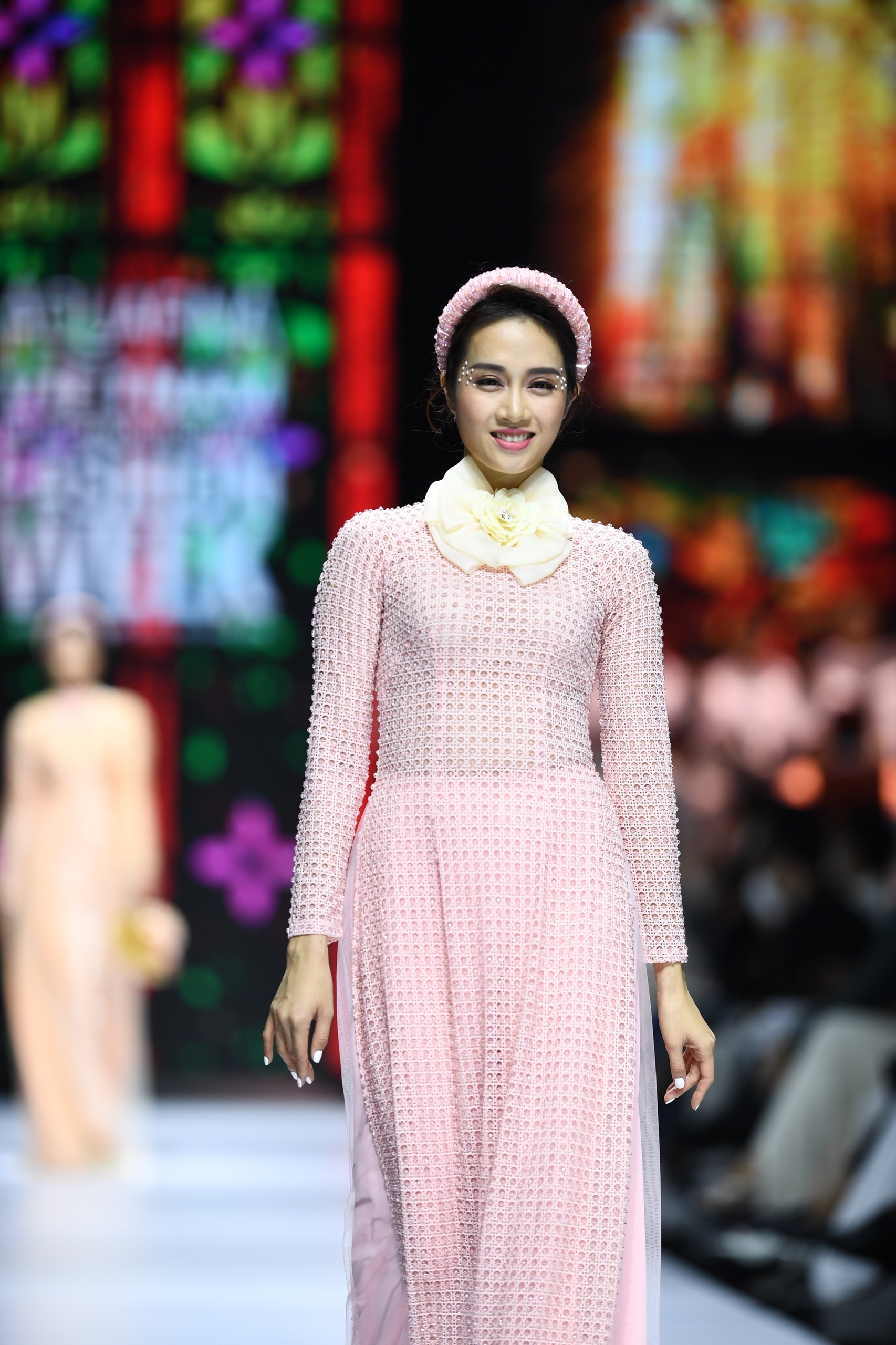 NTK Minh Chau anh 24