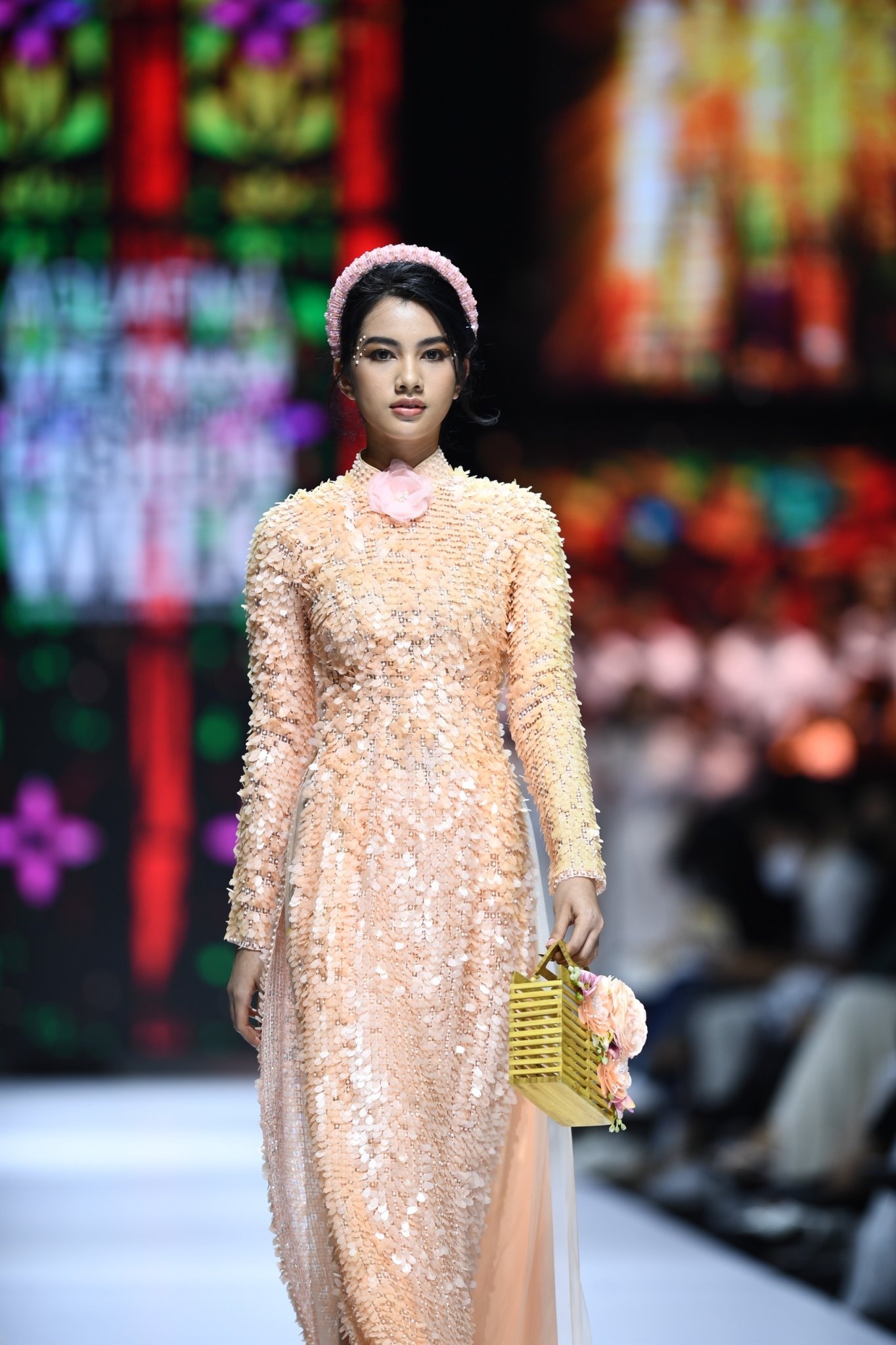 NTK Minh Chau anh 23