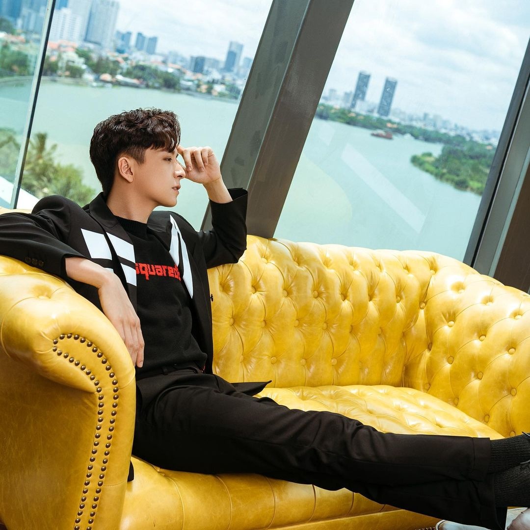 Tran Thanh mac do lich lam anh 4