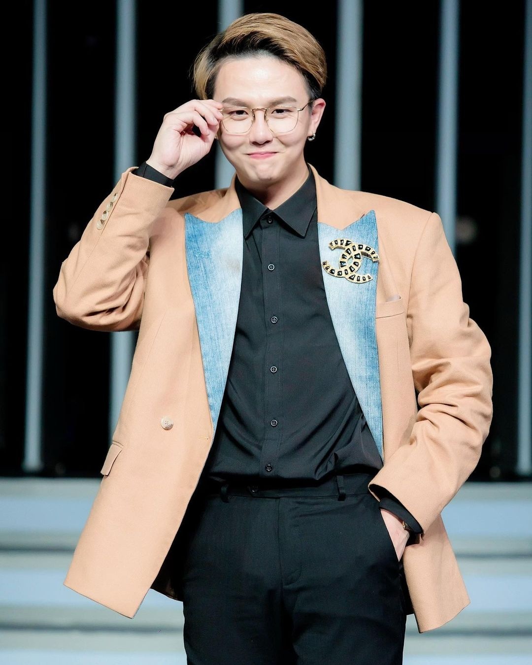 Tran Thanh mac do lich lam anh 9