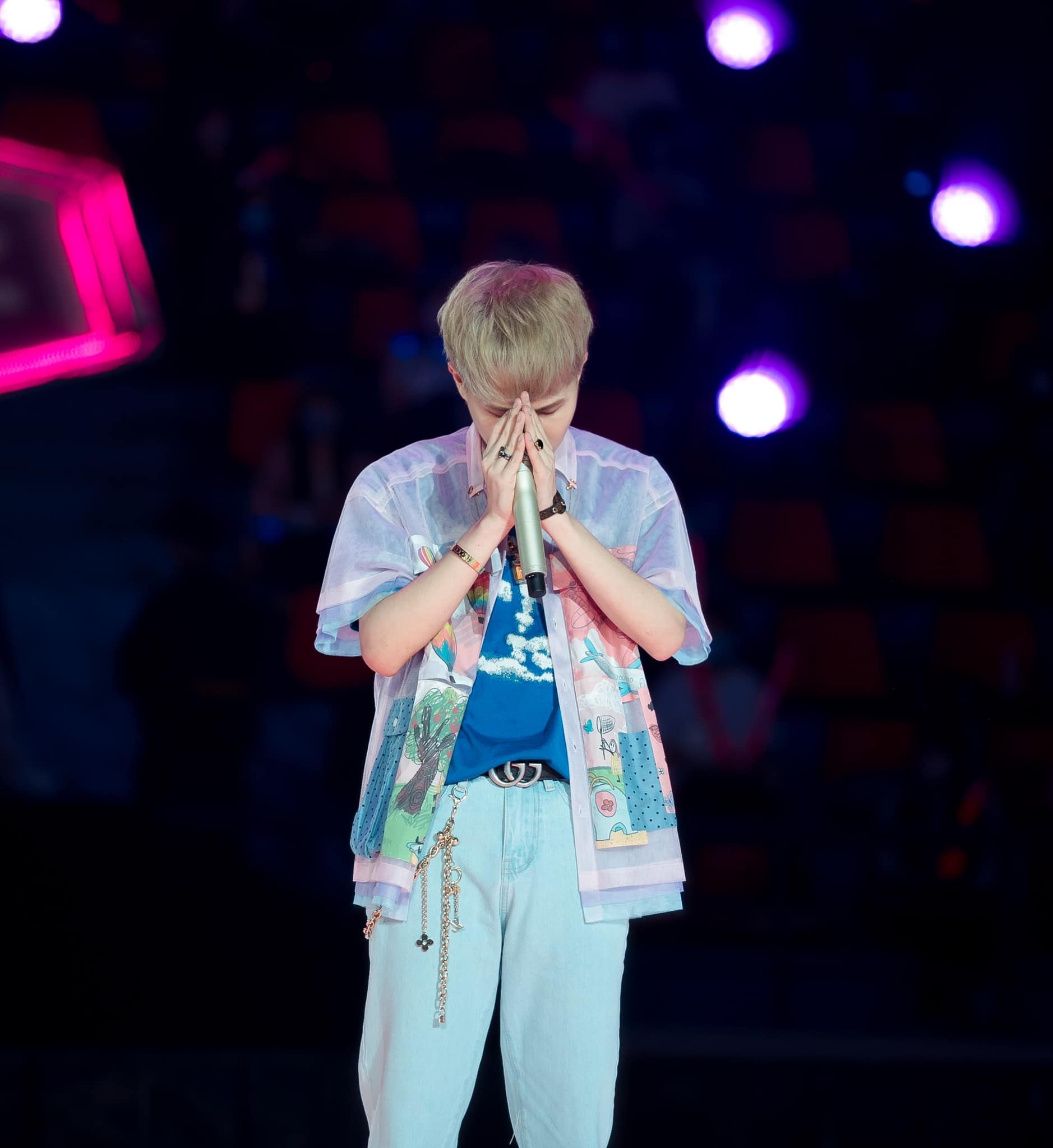 Tran Thanh mac do lich lam anh 5