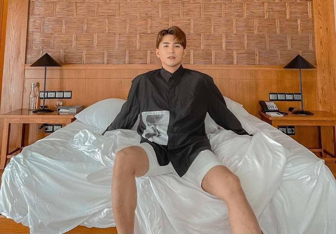 Tran Thanh mac do lich lam anh 7