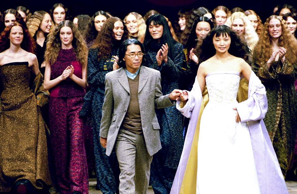 Bien dong lang thoi trang anh 4