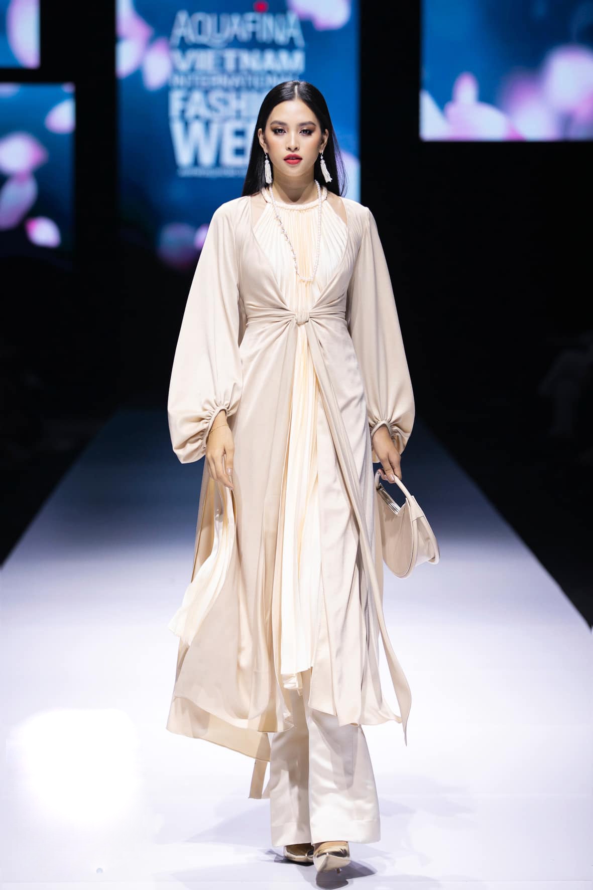 Tiểu Vy chuộng đồ gợi cảm ảnh 6 Tieu Vy chuong do goi cam anh 6