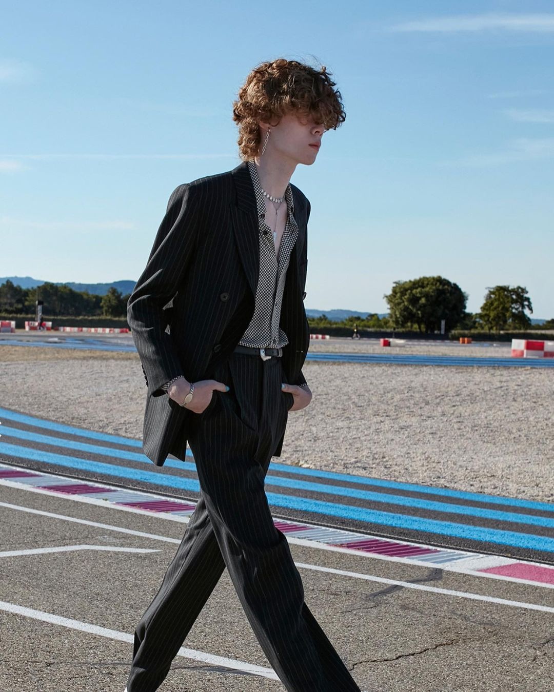 mẫu nam diễn trên đường phố ảnh 2 mau nam dien tren duong pho anh 2