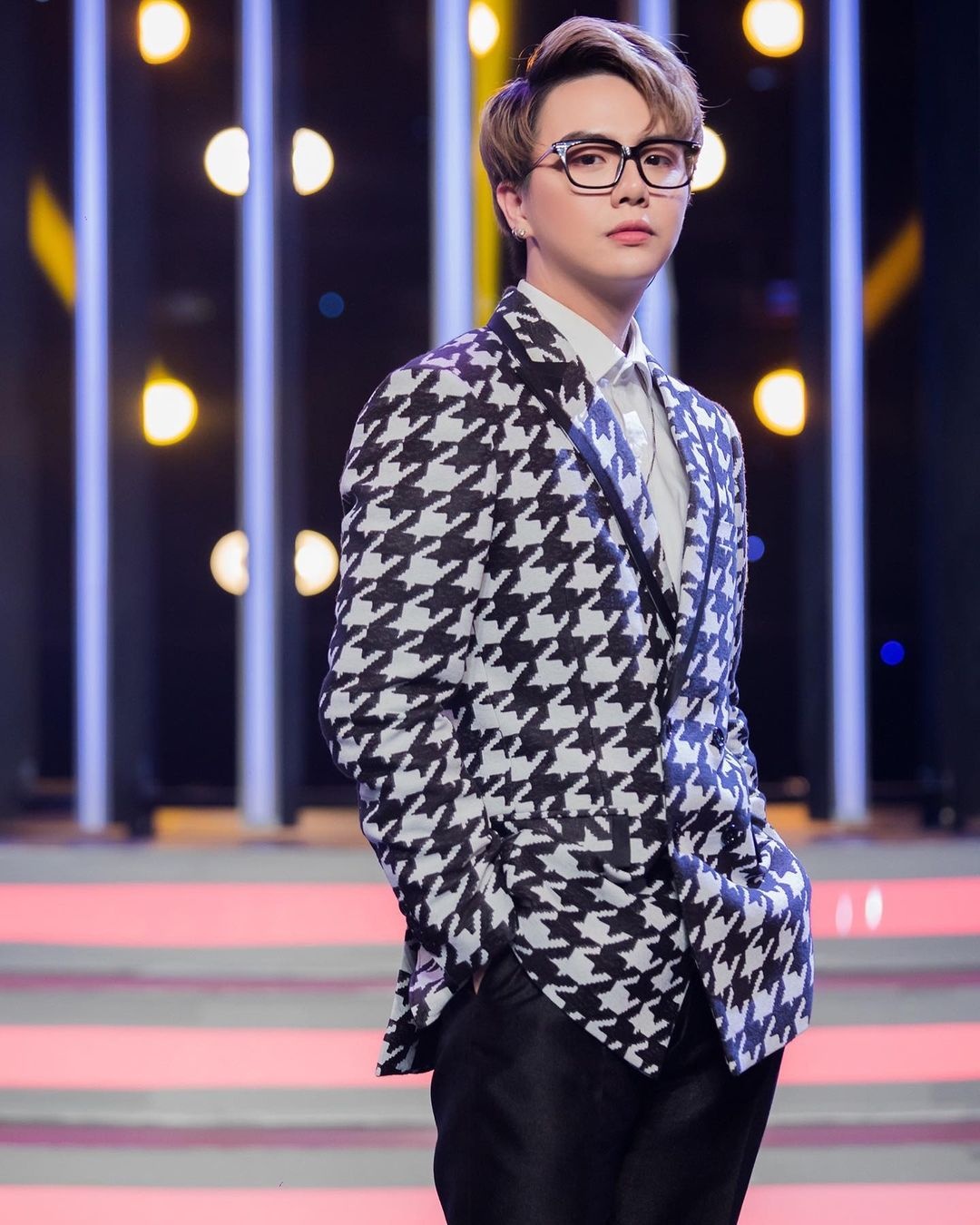 Tran Thanh mac do giong Hari Won anh 8