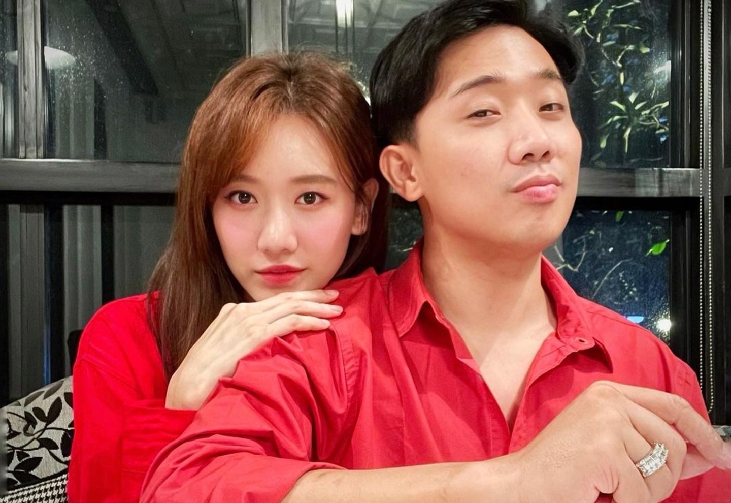 Tran Thanh va dan sao nam chuong mac do mau noi hinh anh