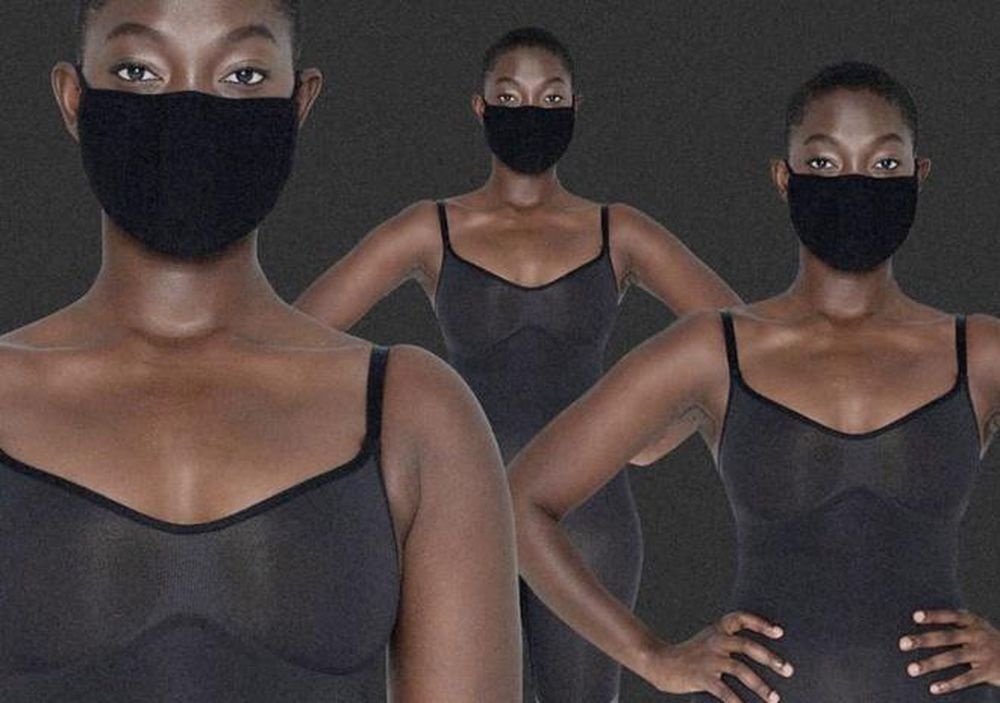 Kylie Jenner ban nuoc rua tay anh 3