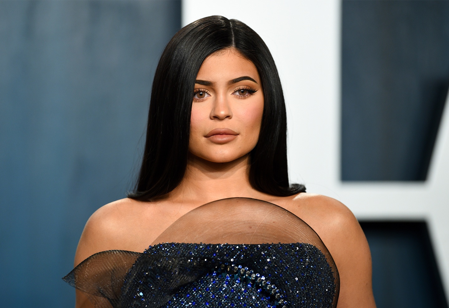 Kylie Jenner bi chi trich vi ban nuoc rua tay hinh anh