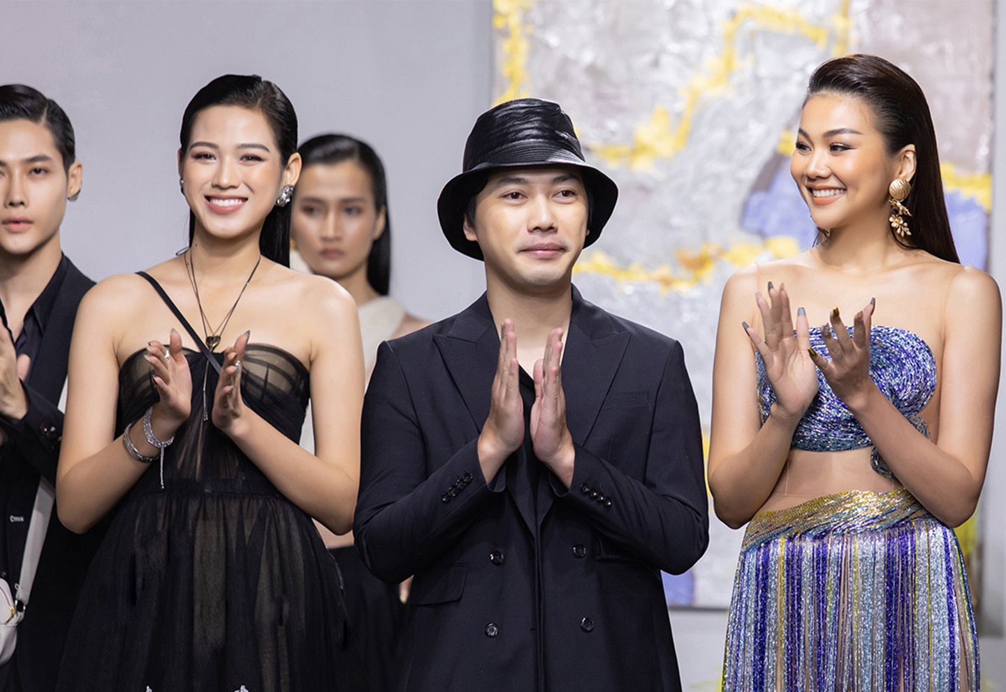 Nha thiet ke Tran Hung tung tham du Tuan le thoi trang London? hinh anh