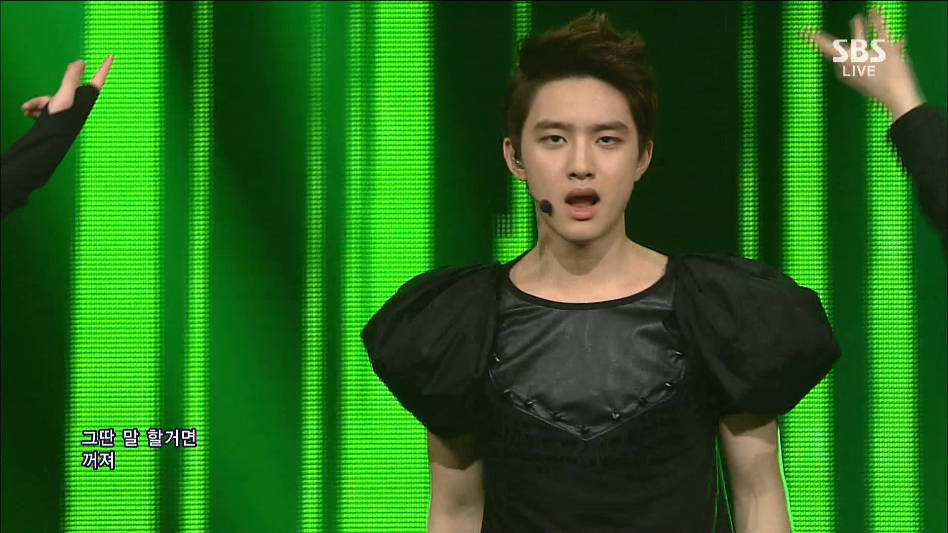 Trang phuc xau cua sao nam Kpop anh 2