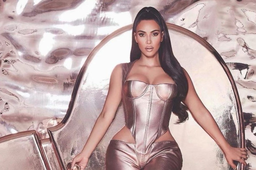 Kim Kardashian bi che khi mac do cat xe tao bao hinh anh