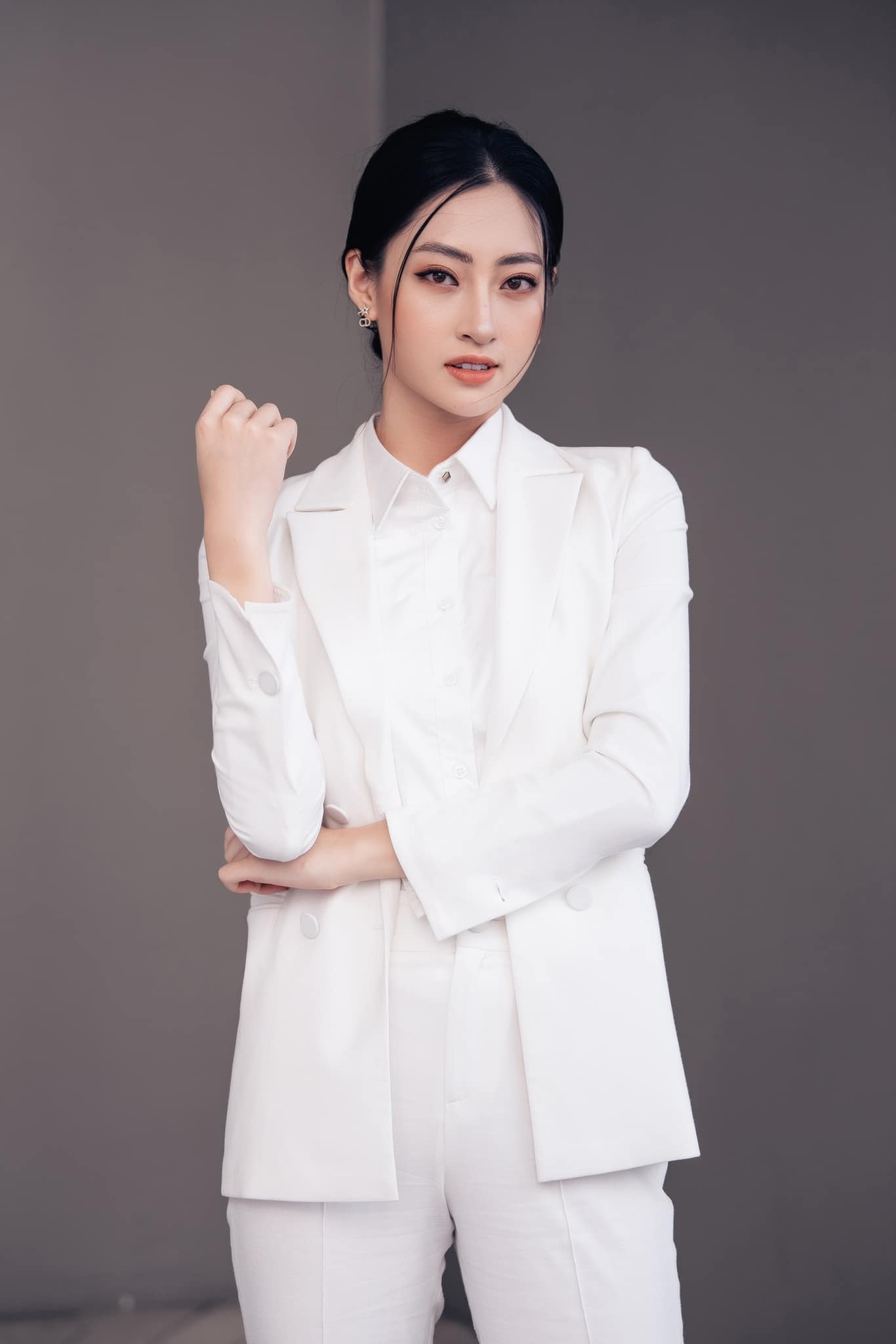 Luong Thuy Linh mac goi cam anh 6