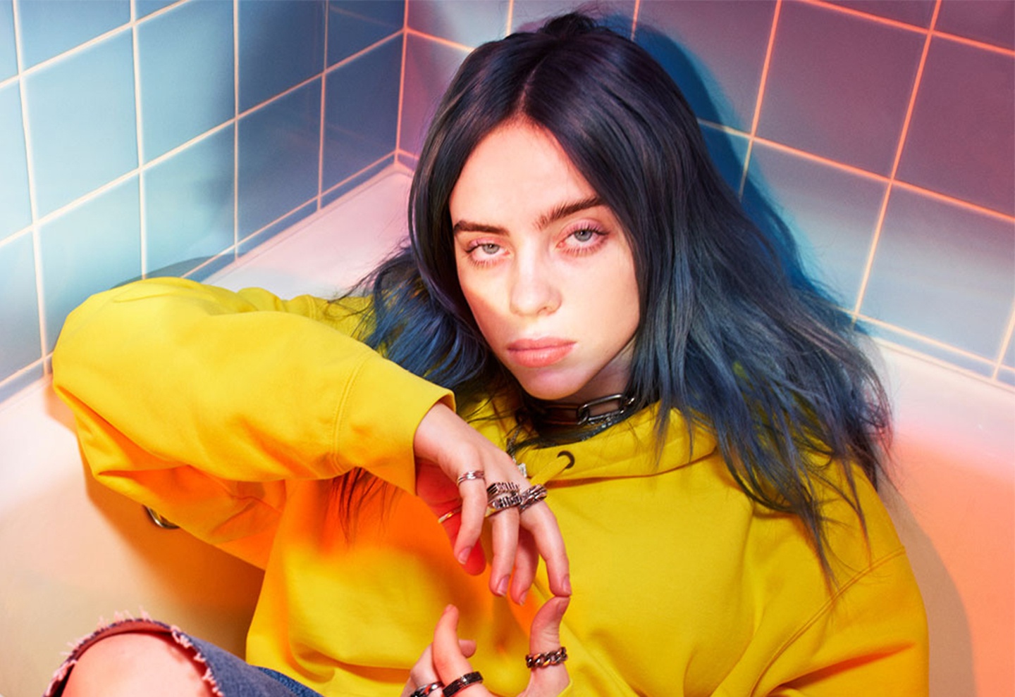 Billie Eilish xuat hien trong chien dich cua Calvin Klein hinh anh