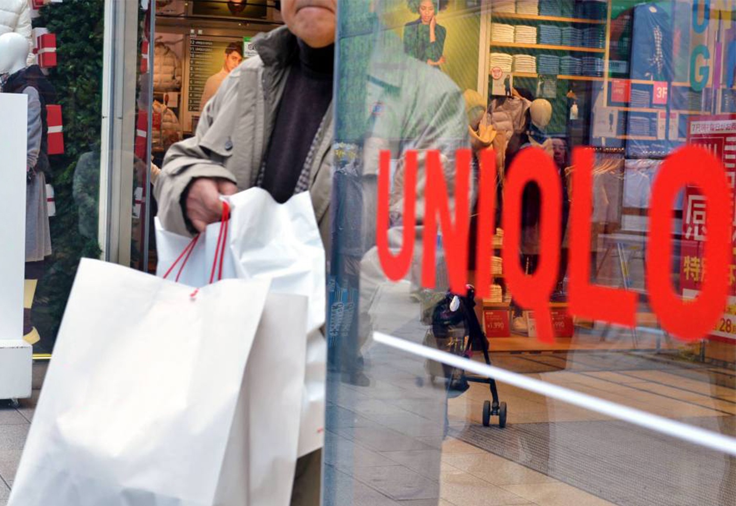 Cong ty so huu Uniqlo lan dau vuot mat Zara hinh anh