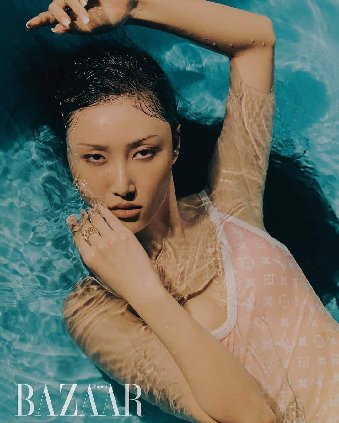 Hwasa diện đồ Louis Vuitton  ảnh 2 Hwasa dien do Louis Vuitton anh 2