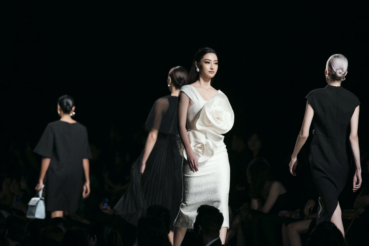 Luong Thuy Linh dien thoi trang anh 2