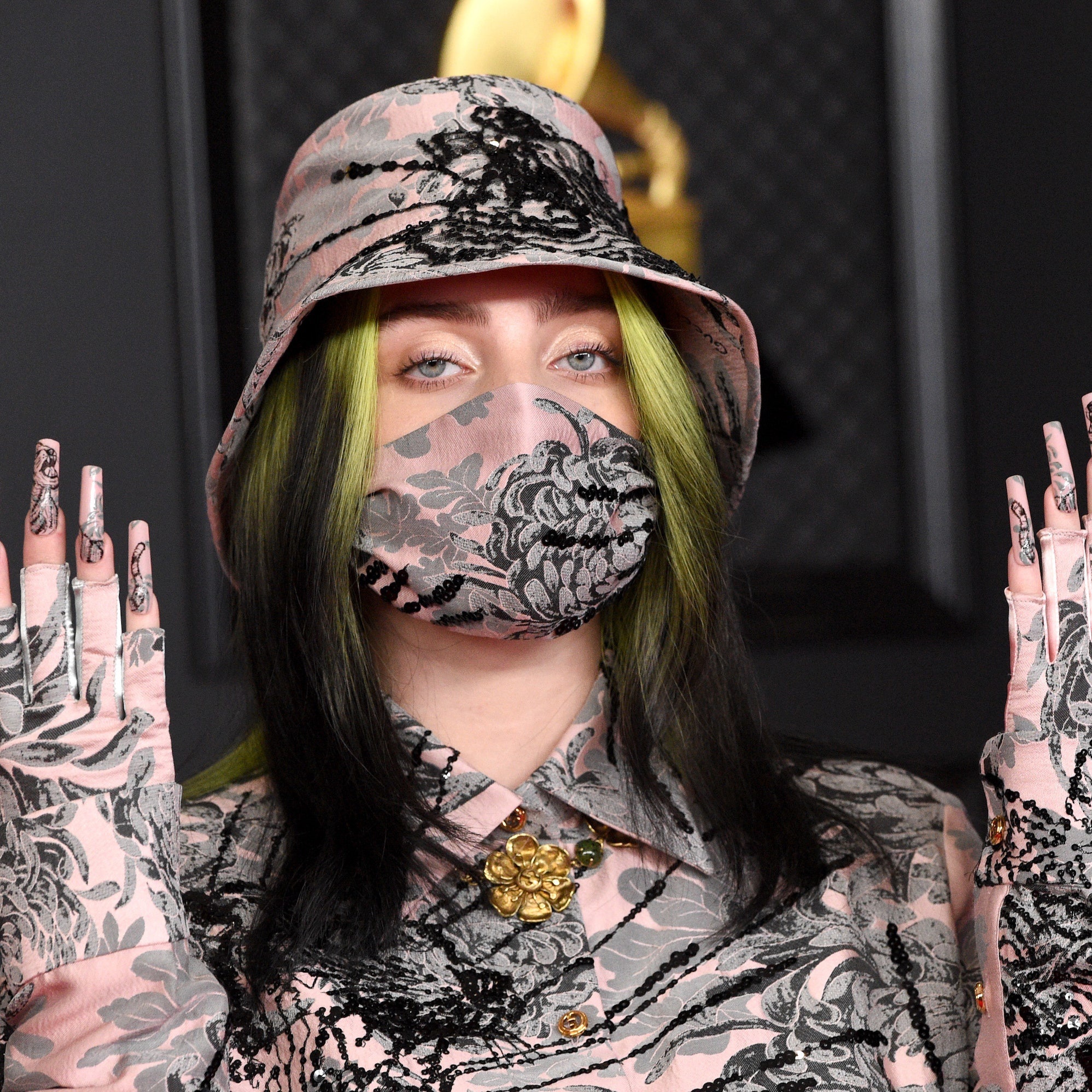 Billie Eilish nhuom toc vang anh 1