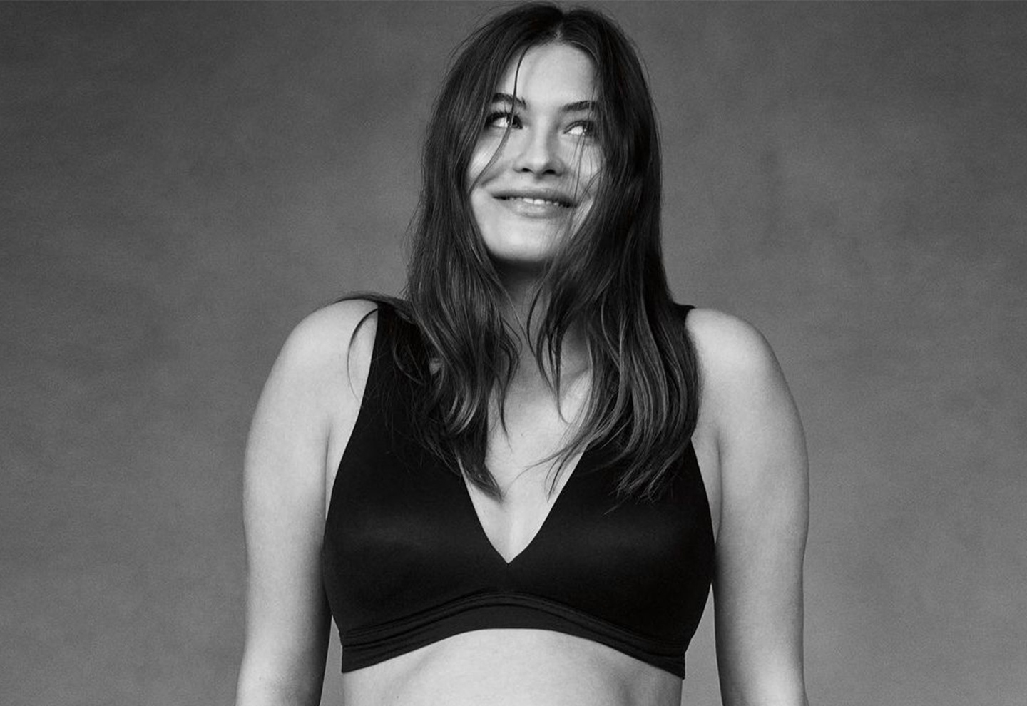 Nguoi mau noi y Victoria's Secret khoe bung bau hinh anh