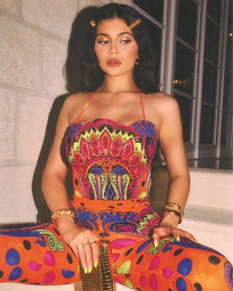 Chi em Kardashian dung hang anh 3