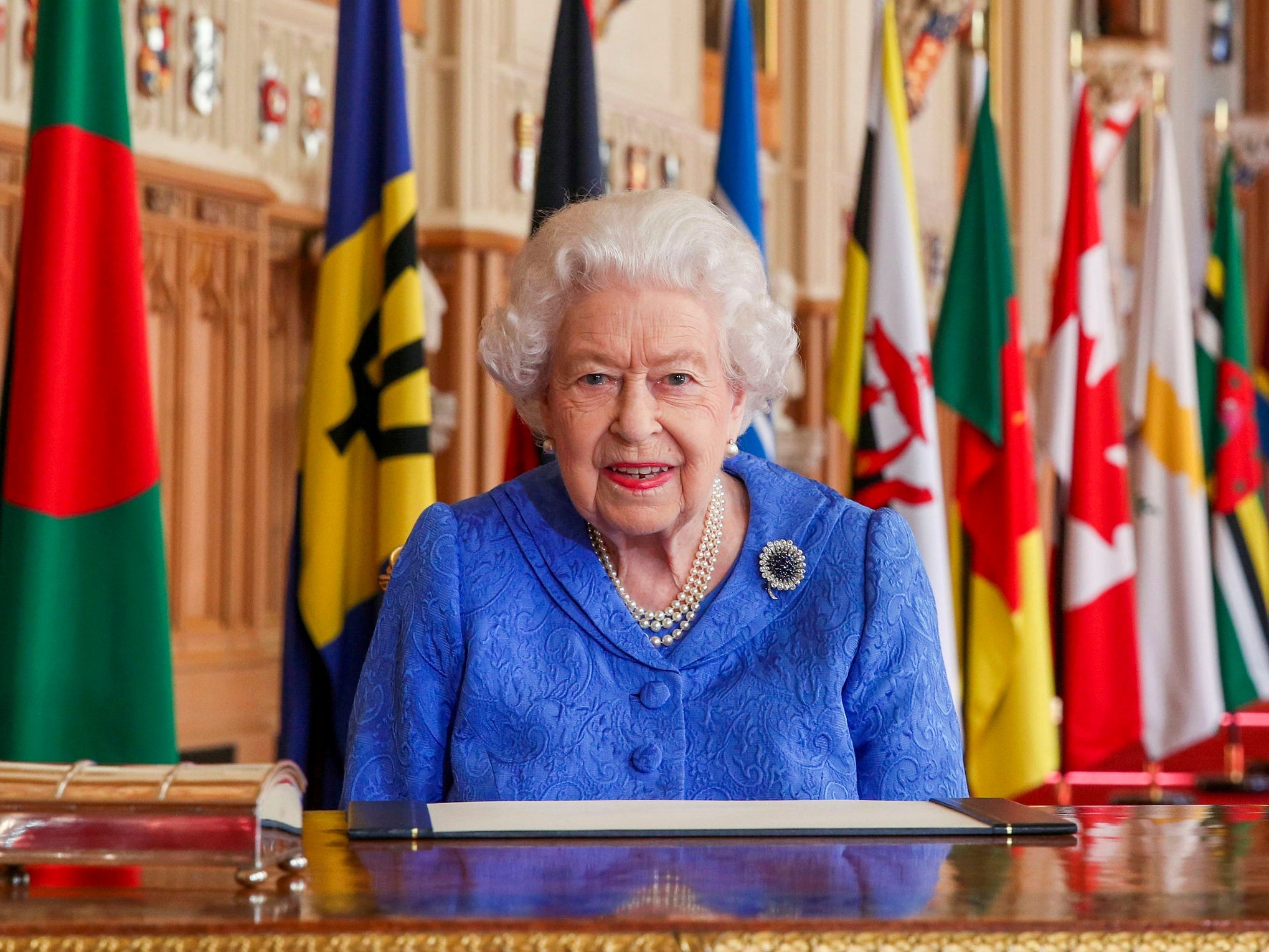 Nu hoang Elizabeth II deo phu kien anh 4