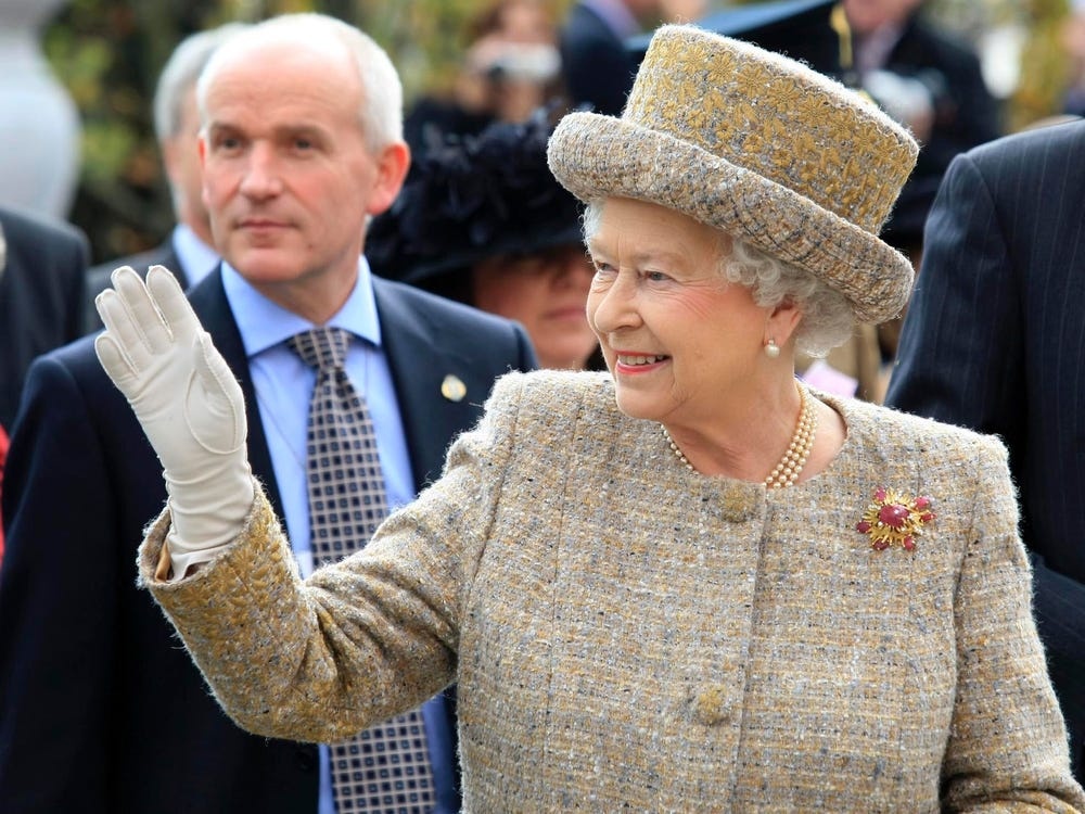 Nu hoang Elizabeth II deo phu kien anh 5