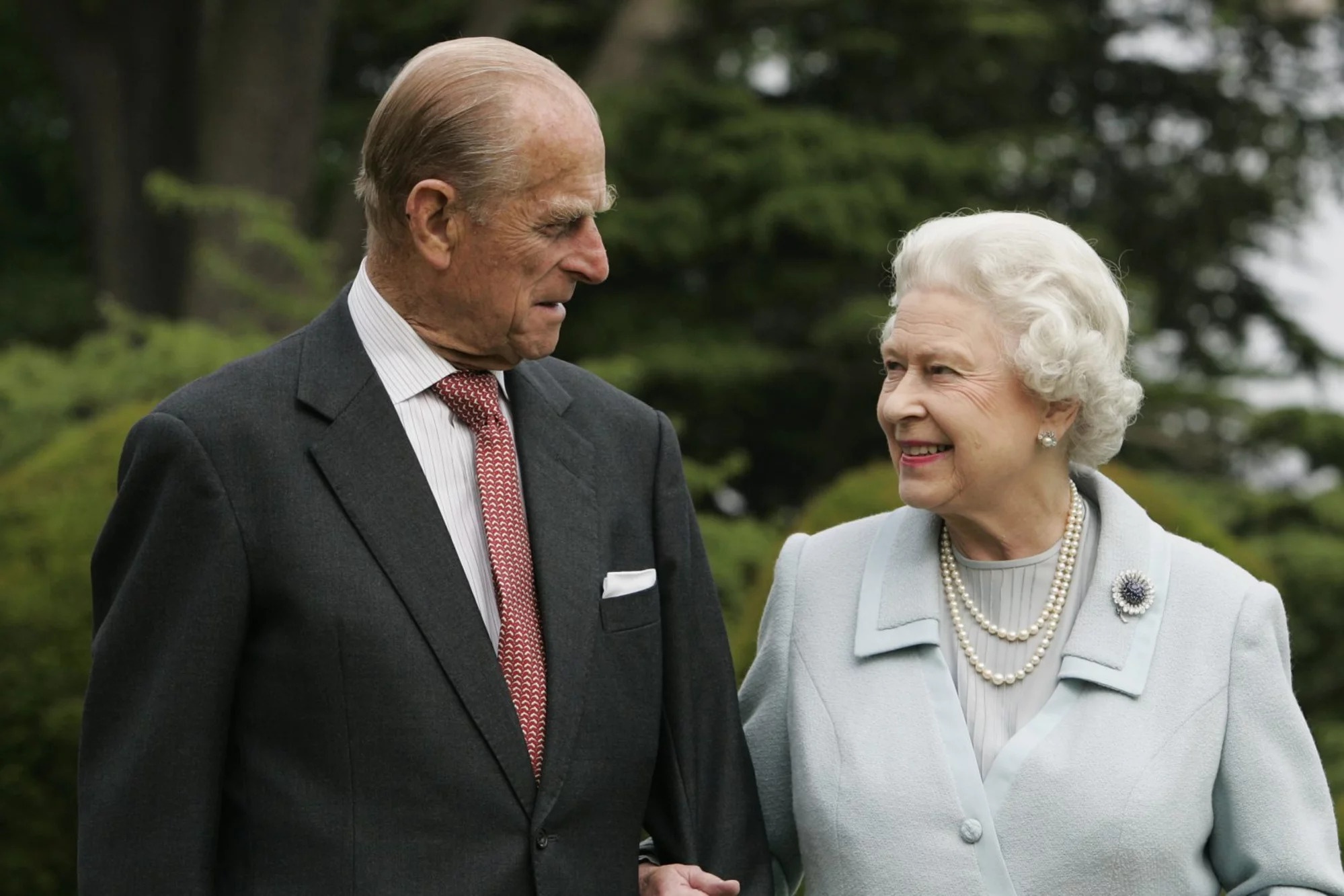 Nu hoang Anh dung trang suc bay to tinh yeu voi chong hinh anh