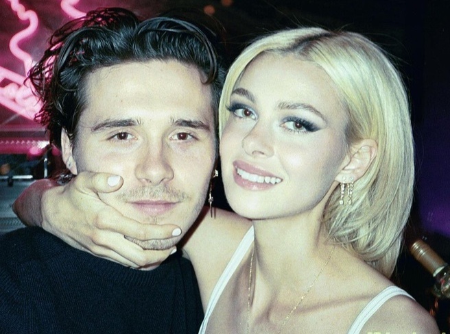 Y nghia day chuyen vang hinh rang khon cua Brooklyn Beckham hinh anh