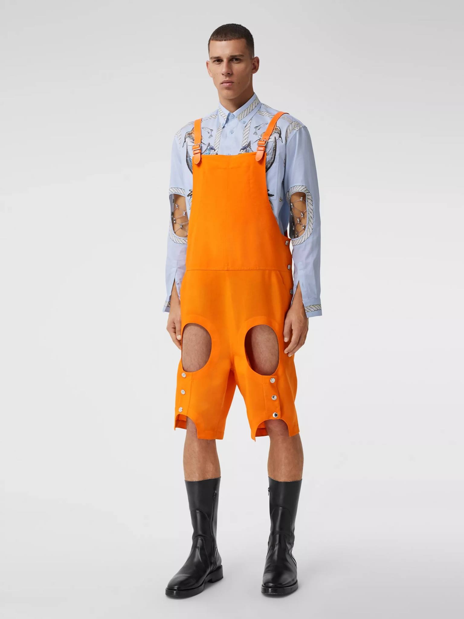 Ao khoet nguc cua Burberry anh 4