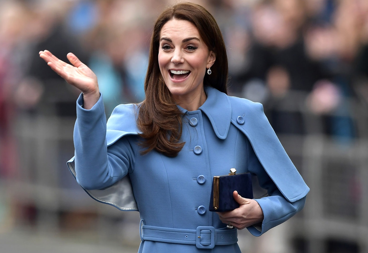 Thu thuat di giay cao got cua Cong nuong Kate Middleton hinh anh